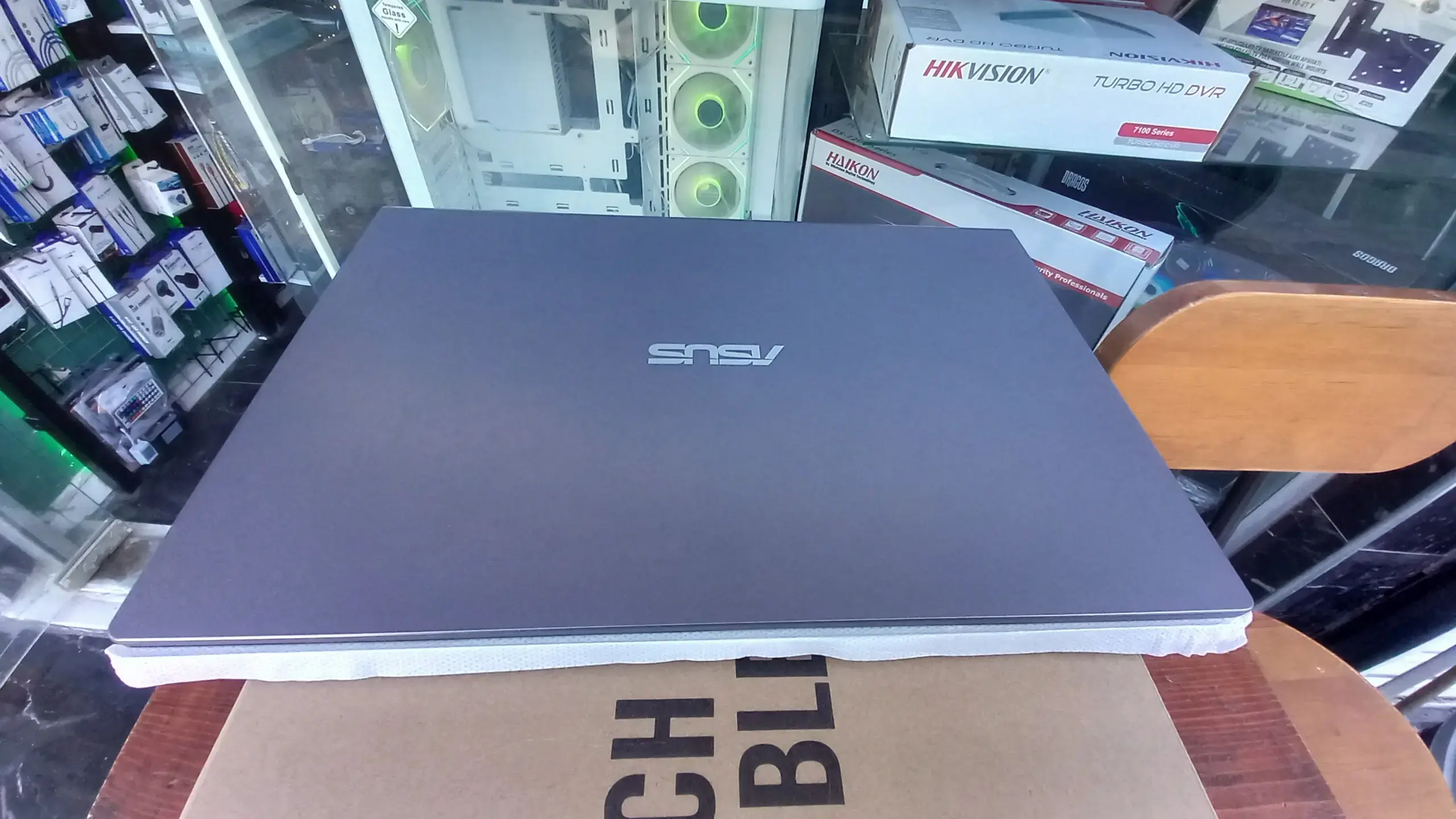 Asus 14 inch sıfır ayarında kutulu laptop 8GB