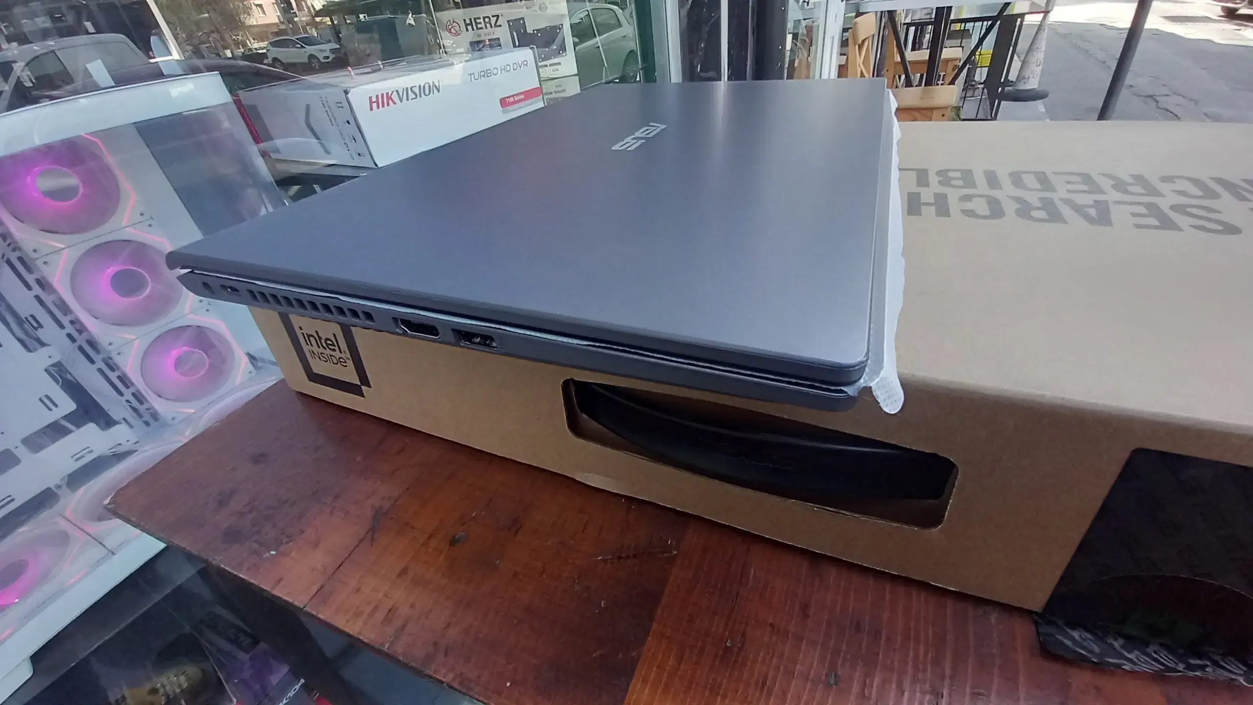 Asus 14 inch sıfır ayarında kutulu laptop 8GB